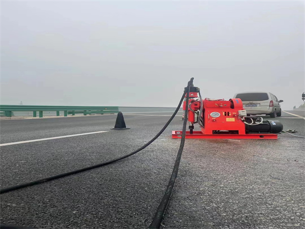 三家镇马路路基路面开裂下沉注浆加固灌浆